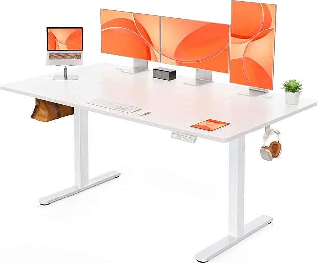 Scrivania elettrica regolabile ErGear con telaio bianco e piano effetto legno