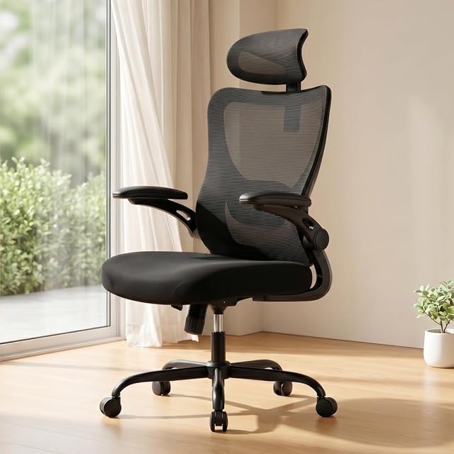 Sedia da ufficio ergonomica Marsail con schienale a rete nera e braccioli regolabili